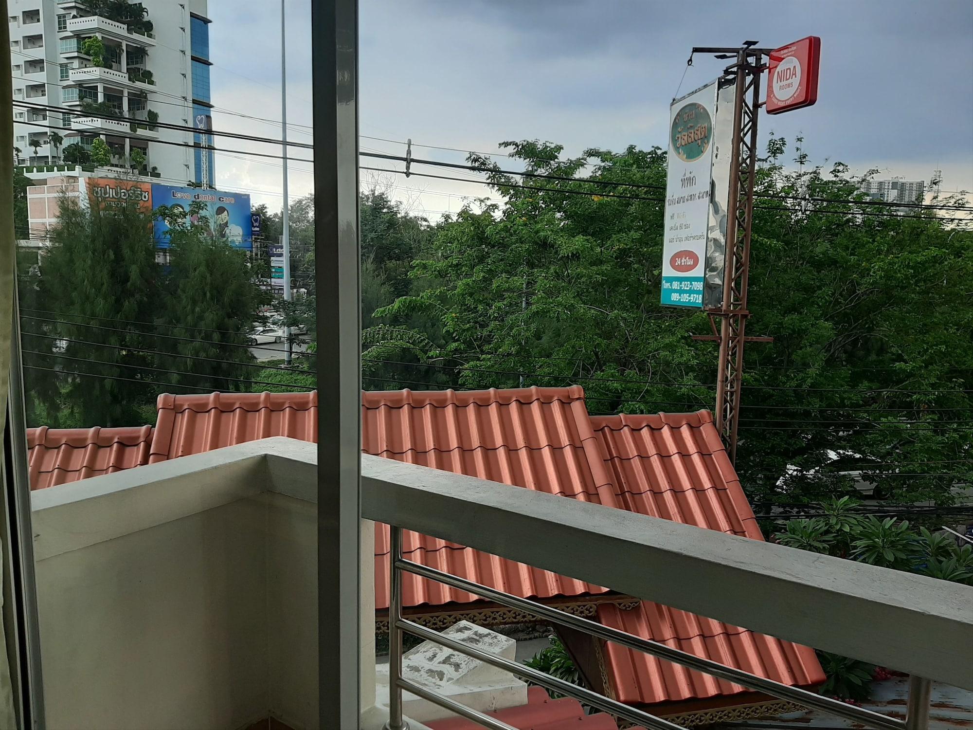 Vanlisut Hotel Ngamwongwan Nonthaburi Buitenkant foto