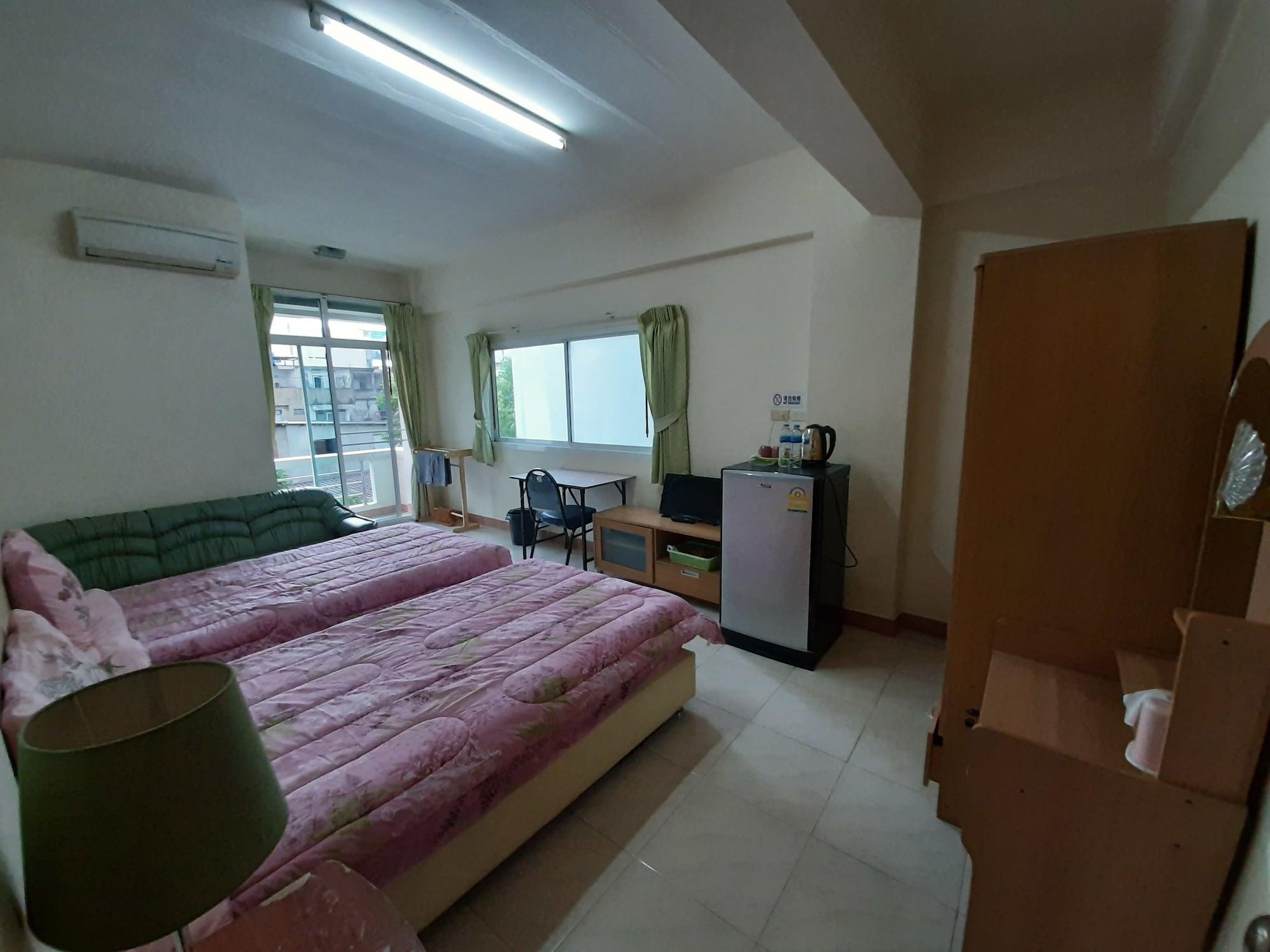 Vanlisut Hotel Ngamwongwan Nonthaburi Buitenkant foto
