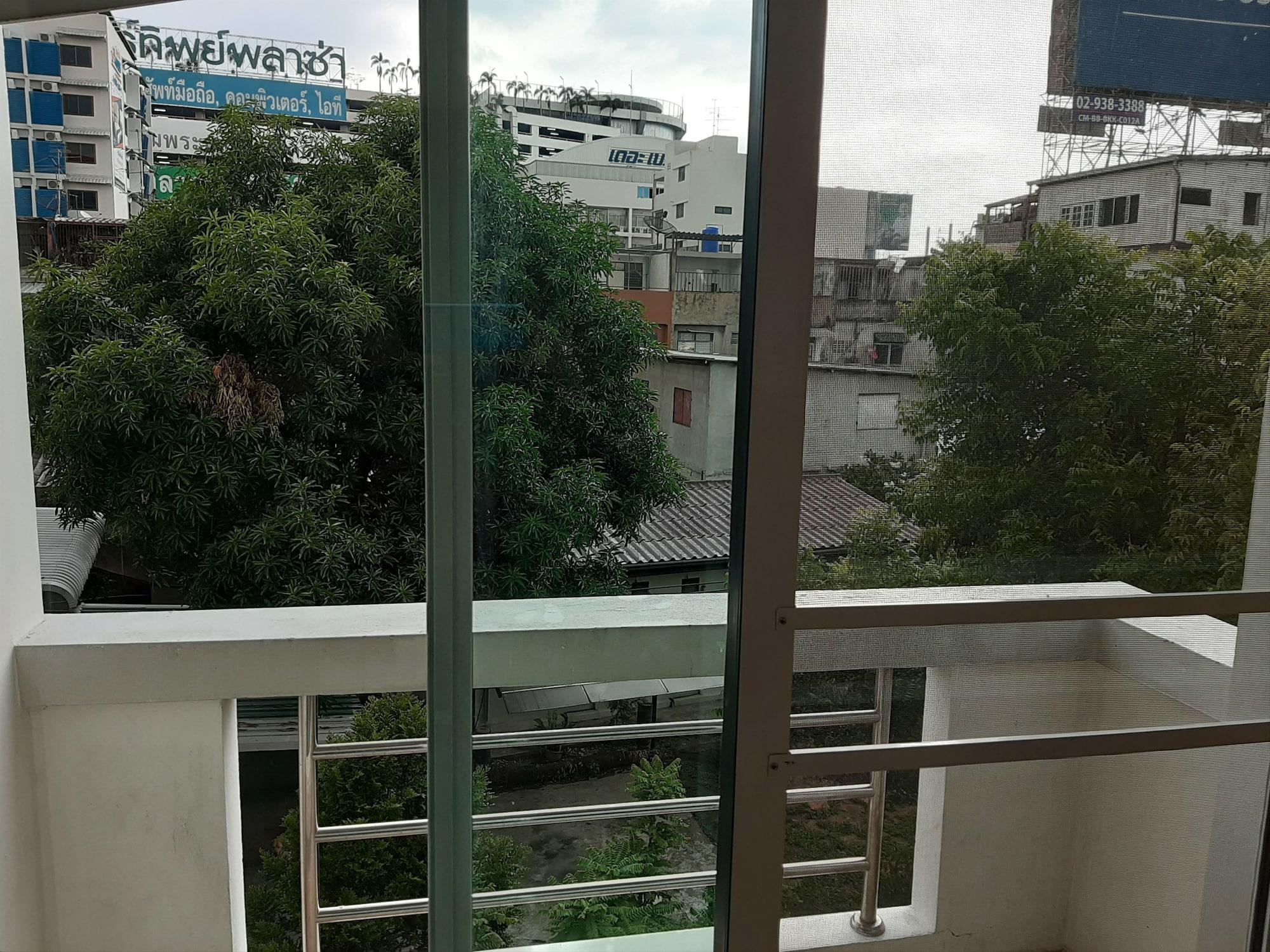 Vanlisut Hotel Ngamwongwan Nonthaburi Buitenkant foto