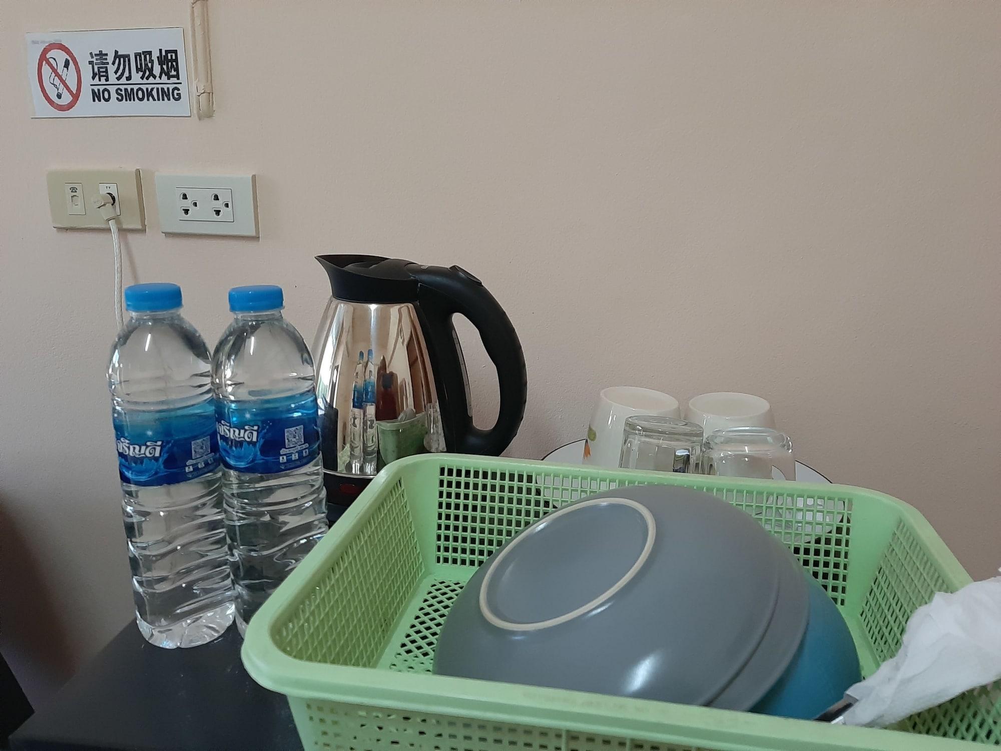 Vanlisut Hotel Ngamwongwan Nonthaburi Buitenkant foto