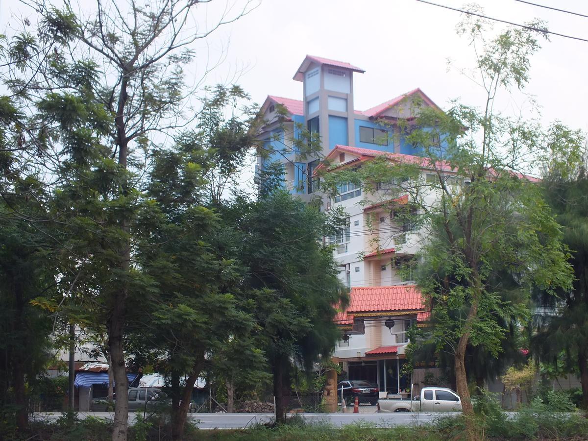 Vanlisut Hotel Ngamwongwan Nonthaburi Buitenkant foto