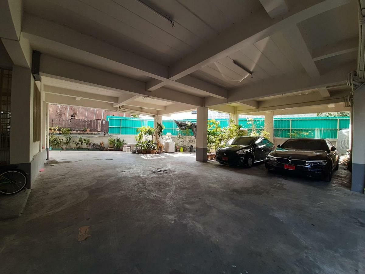 Vanlisut Hotel Ngamwongwan Nonthaburi Buitenkant foto